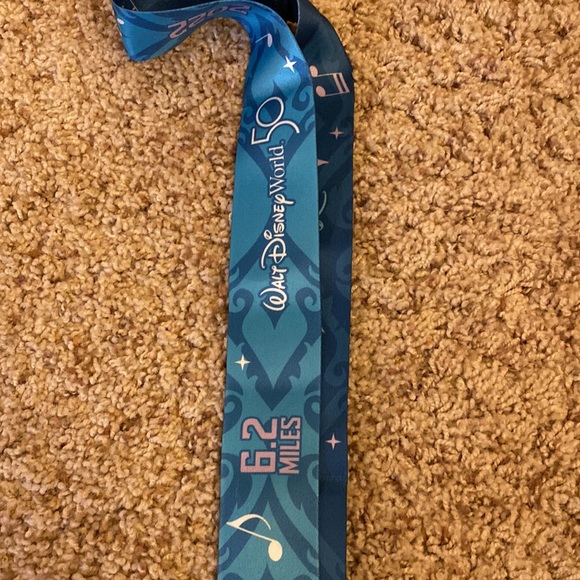 RunDisney 2022 Wine and Dine 10k Medal - Picture 4 of 7